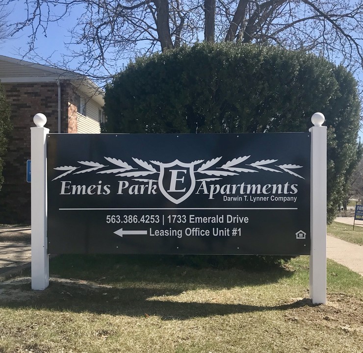 Emeis Park Apartments in Davenport, IA - Building Photo