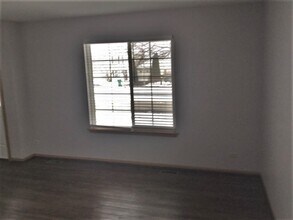 233 E Cobbler Ct in Round Lake Beach, IL - Building Photo - Building Photo
