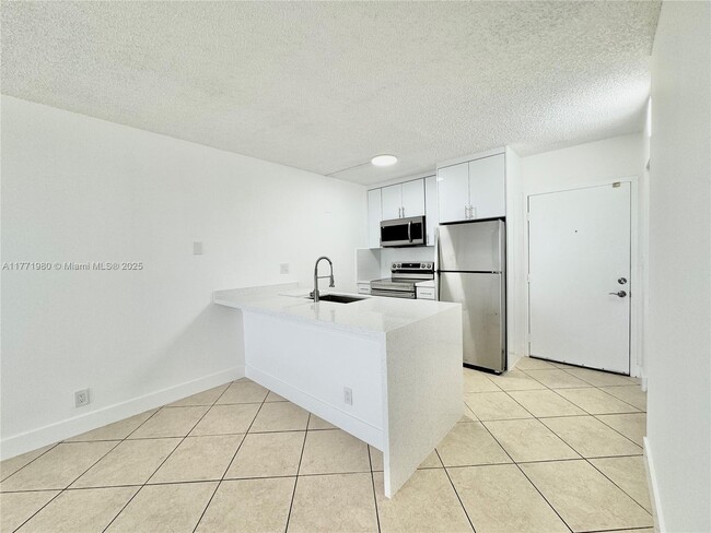 2401 Riverside Dr in Coral Springs, FL - Building Photo - Building Photo