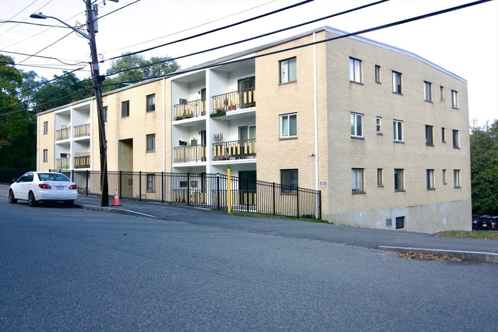 60 Charles St in Weymouth, MA - Building Photo