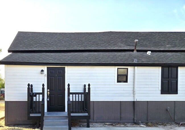 11 W Eagle Ave in Eagle Lake, FL - Building Photo - Building Photo