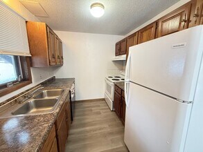 305 23rd St SE in Willmar, MN - Building Photo - Building Photo