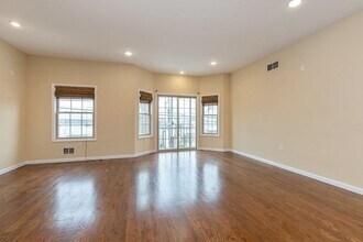 496 Liberty Ave in Jersey City, NJ - Building Photo - Building Photo