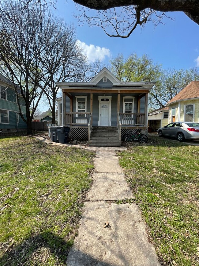 property at 909 Merchant St