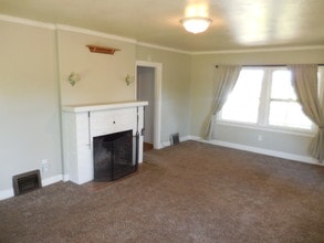 16093 SW Roy Rogers Rd in Sherwood, OR - Building Photo - Building Photo