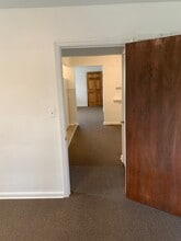 6734 Montgomery Rd, Unit 3 in Cincinnati, OH - Foto de edificio - Building Photo