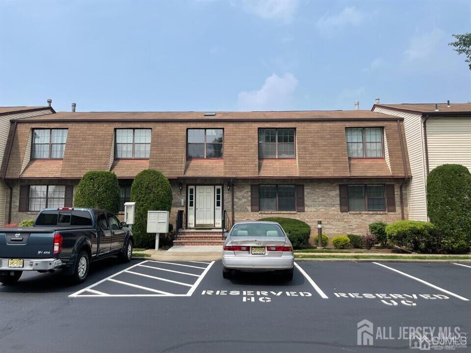 622 Orlando St in Edison, NJ - Building Photo