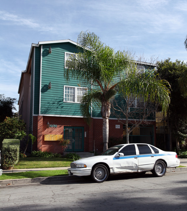 1030 CORONADO Ave in Long Beach, CA - Foto de edificio - Building Photo