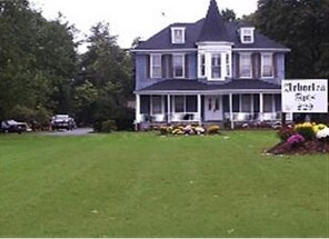 Arborlea Apartments in Brentwood, NY - Foto de edificio - Building Photo