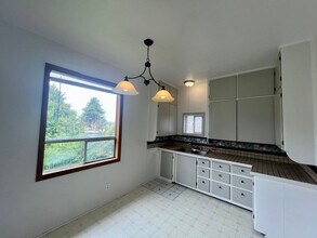 1848 Meade Ave in North Bend, OR - Building Photo - Building Photo