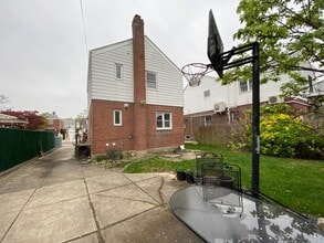 76-12 175th St in Queens, NY - Building Photo - Building Photo