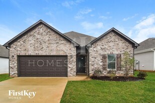 130 Avalon Wy in Clanton, AL - Building Photo