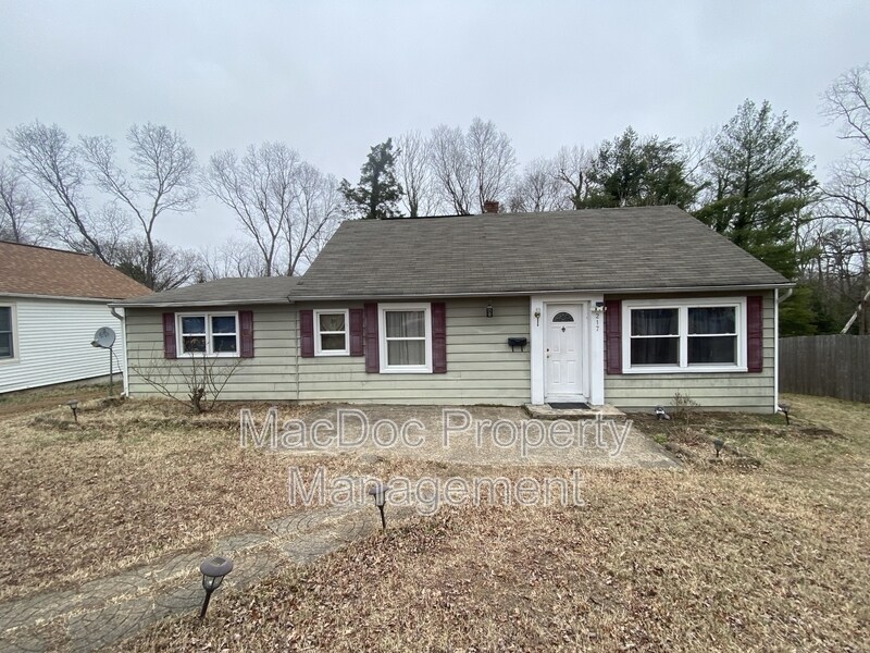 217 Hillcrest Dr in Fredericksburg, VA - Foto de edificio
