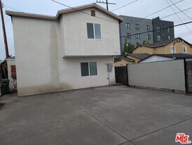 317 W 111th St in Los Angeles, CA - Building Photo