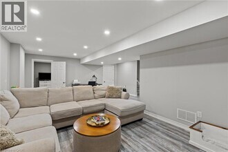 62 Esther Cres in Thorold, ON - Building Photo - Building Photo