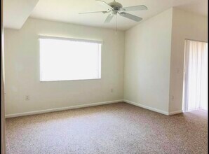 131 SW Palm Dr in Port St. Lucie, FL - Foto de edificio - Building Photo