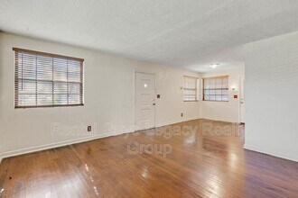 5261 Quan Dr in Jacksonville, FL - Building Photo - Building Photo