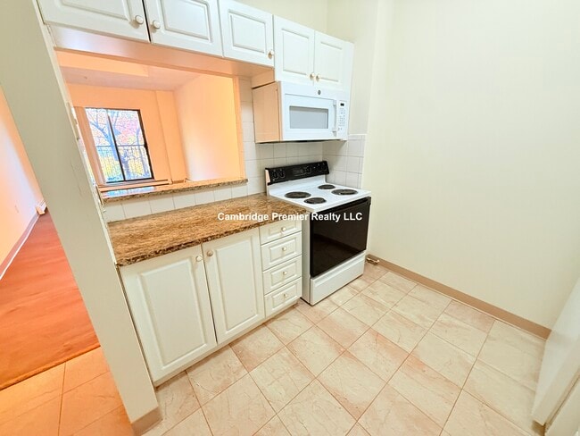 375 Highland Ave, Unit 1 in Somerville, MA - Foto de edificio - Building Photo