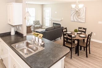 Green Wood Park Townhouses & Apartments in Rochester, NY - Building Photo - Building Photo