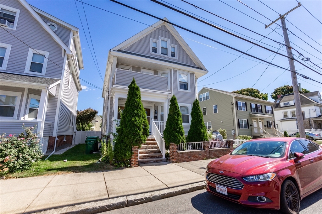 157 Spring St, Unit 157 in Medford, MA - Foto de edificio