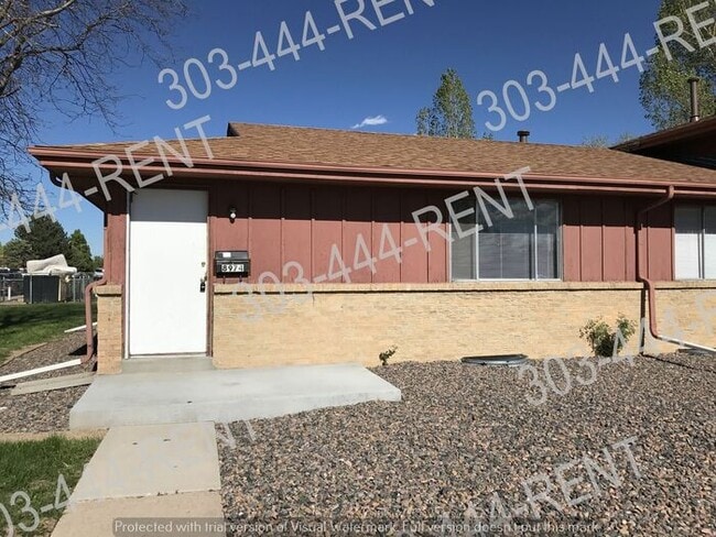 8974 Circle Dr in Westminster, CO - Foto de edificio - Building Photo