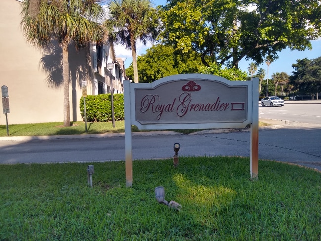 9665 Riverside Dr in Coral Springs, FL - Building Photo - Building Photo
