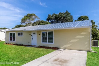 674 23rd Pl SW in Vero Beach, FL - Building Photo - Building Photo