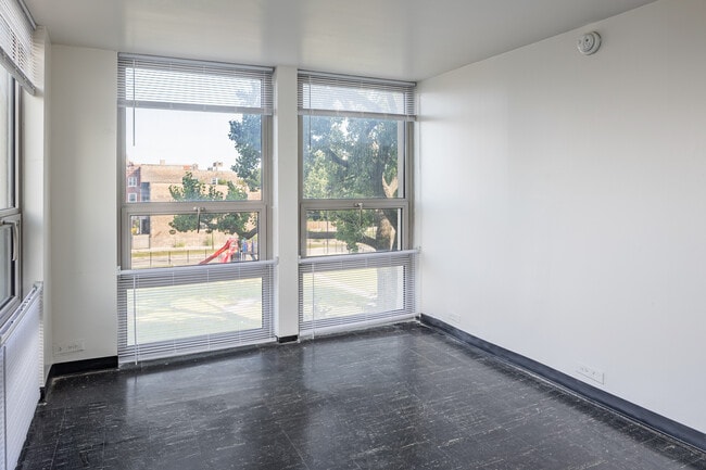 Southland Village in Chicago, IL - Foto de edificio - Building Photo