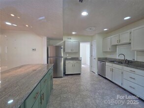 7106 Spring Creek Ln in Charlotte, NC - Building Photo - Building Photo