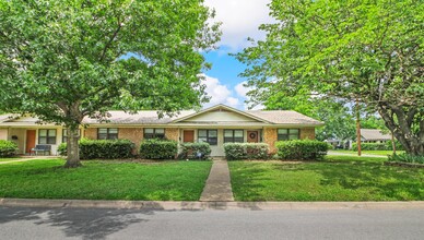 301 W King St in Sherman, TX - Building Photo - Primary Photo