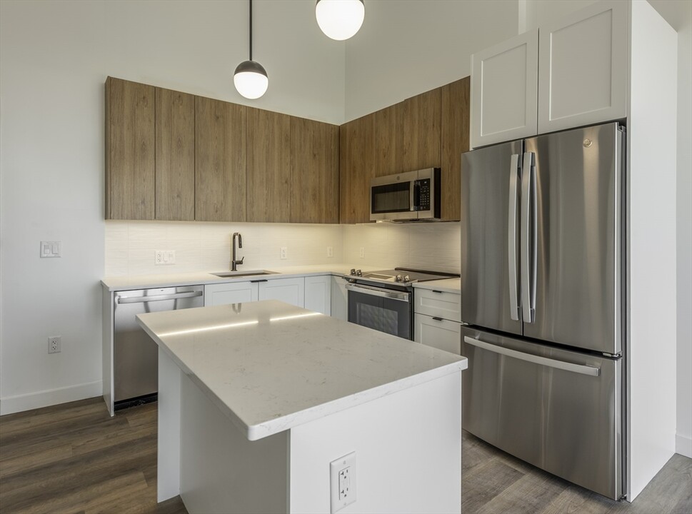 252 Bremen St, Unit #237 in Boston, MA - Foto de edificio