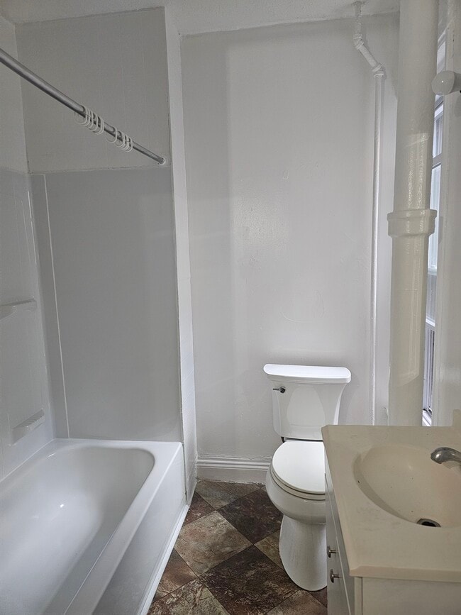 440 N Hall St, Unit 2 in Allentown, PA - Building Photo - Building Photo