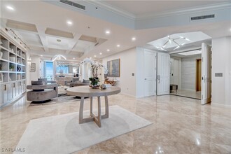 8787 Bay Colony Dr in Naples, FL - Building Photo - Building Photo