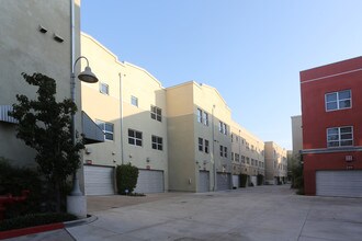 949 E Santa Ana Blvd in Santa Ana, CA - Building Photo - Building Photo