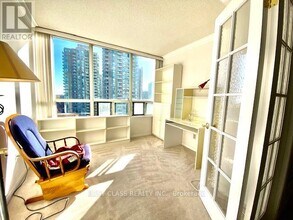 7-907 Bishop Ave in Toronto, ON - Building Photo - Building Photo
