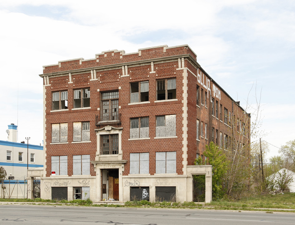 17926 Woodward Ave in Detroit, MI - Foto de edificio