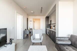 333 Queen St W, Unit SI ID1513086P in Toronto, ON - Building Photo