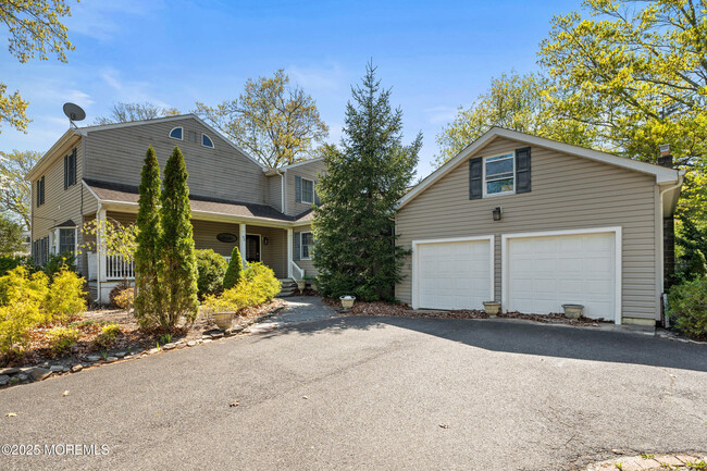 property at 82 Larkin Pl
