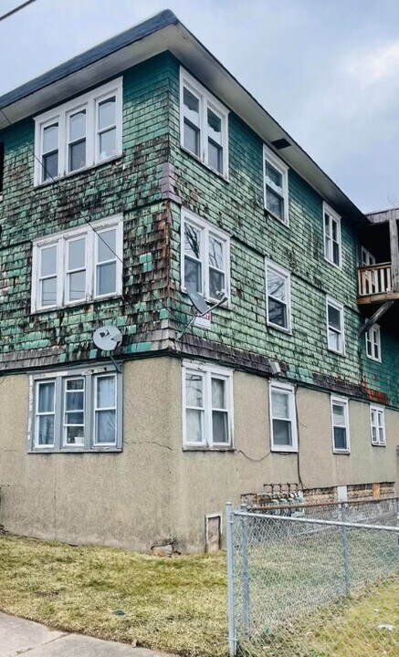 197 St Charles St in Johnson City, NY - Building Photo