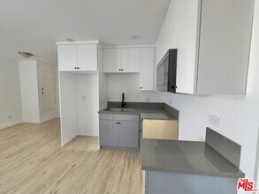 1732 Crenshaw Blvd in Los Angeles, CA - Building Photo - Building Photo