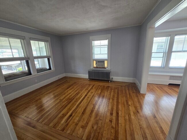 30 Maple Ave in Medford, MA - Foto de edificio - Building Photo