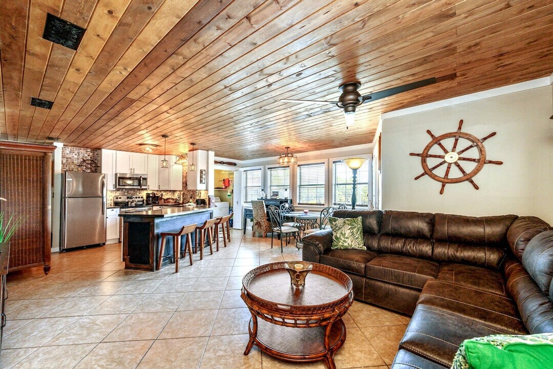 4000 Gulf Terrace Dr in Destin, FL - Building Photo