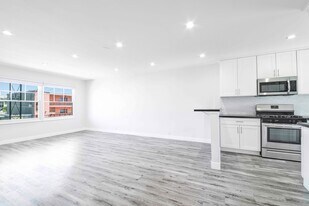 241 Bonito Ave in Long Beach, CA - Building Photo