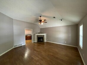 10206 Evening Hill Dr in Memphis, TN - Building Photo - Building Photo