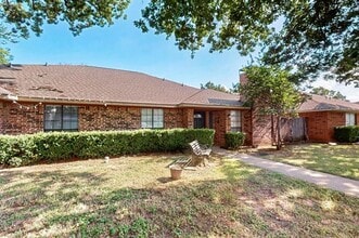1902 N Irving Heights Dr in Irving, TX - Building Photo - Building Photo
