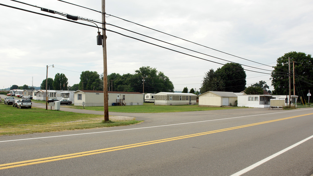 3011 Jackson Ave in Point Pleasant, WV - Building Photo