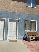 1717 Oakshire Ln in Pueblo, CO - Building Photo