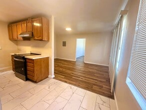 2825 67th Ave in Oakland, CA - Building Photo - Building Photo