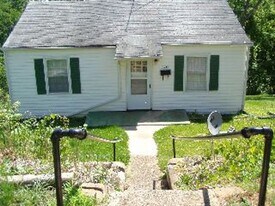 1218 Shirley Rd in Lynchburg, VA - Building Photo