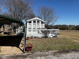 3130 Parkerville Rd in Lancaster, TX - Building Photo
